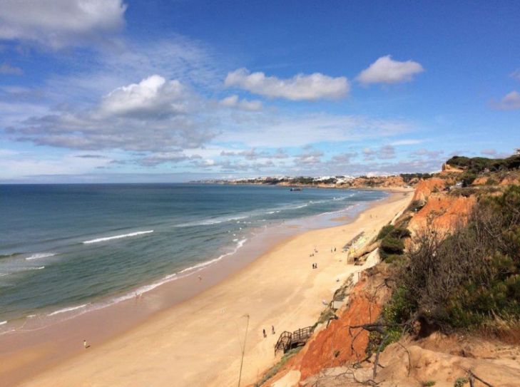 An der markanten Traumküste Portugals: die Algarve